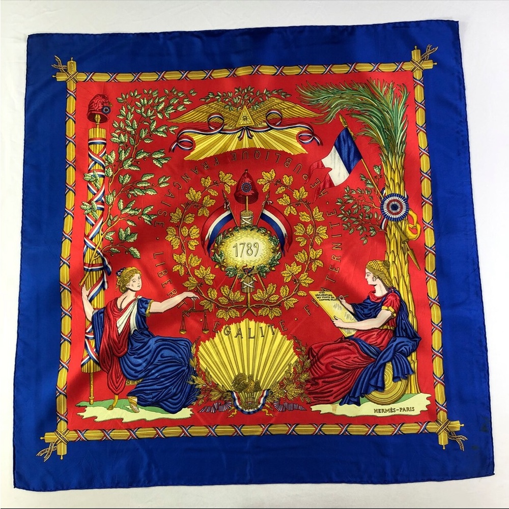 Vintage Hermès silk scarf in perfect condition